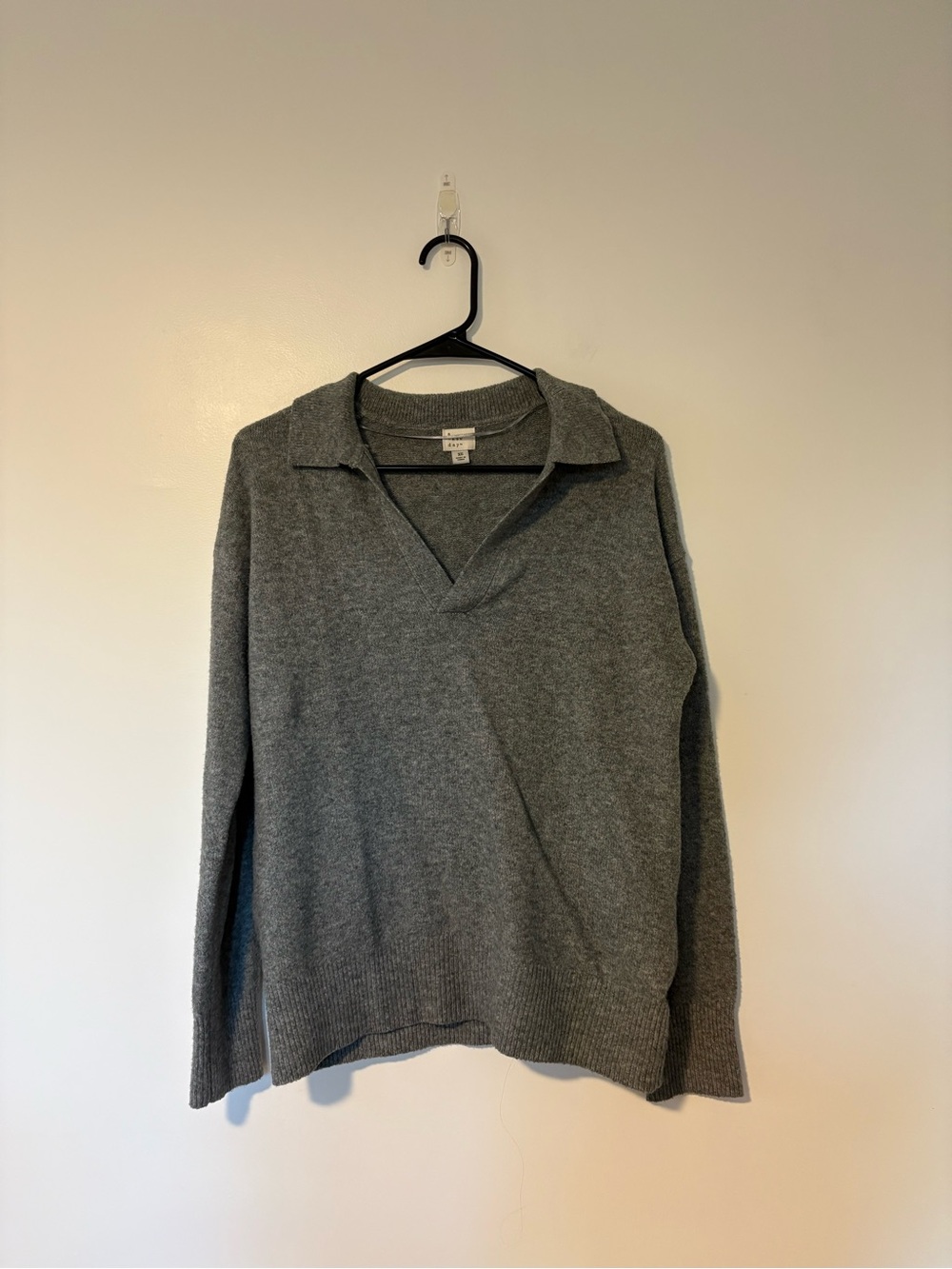 A New Day Women’s Gray V-Neck Sweater sz XS